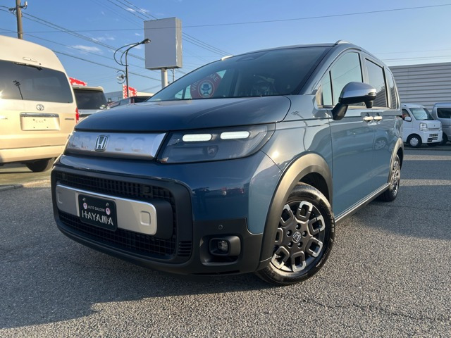 フリード 1.5 e:HEV クロスター LEDヘッドライト/フォグランプ/両側パワー