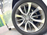 【純正アルミホイール】外観にマッチした純正アルミホイールを装着しております。各種社外アルミホイールや、スタッドレスタイヤも取扱いしております。是非ご相談ください♪