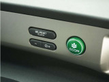 ◆ECONスイッチ(ECONモード)◆エンジンやエアコンといった、クルマ全体の動きを燃費優先で自動制御するECONモード。空調など快適性を優先したいときは、スイッチを押してOFFにできます。