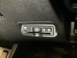 ハンドルの左下にETCがついています。高速道路の料金所の通過も楽々です!。 カードの取り出しもしやすい場所についています。