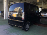 プライバシーガラスが装備されています。外を見るときには気にならずに、後方車両からは車内が見えにくい設計になっております。