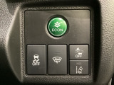 Hondaセンシング用の、VSA(ABS+TCS+横滑り抑制)解除と路外逸脱抑制機能のオンオフスイッチなどはハンドルの右側に装備しています。燃費に役立つECONボタンもここです。