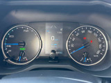 こちらはスピードメーターとマルチインフォメーションディスプレイです。この画面では多くの情報を確認することができます。余談ですが、チェックランプなどはございません。