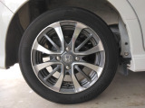 ホンダ純正のアルミホイールが装備されています。
