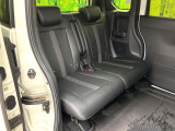 後部座席も気になるようなキズ・汚れやへたり等、大きなダメージはなく、良好な状態です。