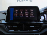 ディスカバーメディア搭載。「VW Connect」というeSIMが内蔵された画期的なシステムです。地図データなど自動で情報を更新することができるのが大きな魅力。なお、CD/DVD・TVは廃止されてます