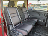 後部座席も気になるようなキズ・汚れやへたり等、大きなダメージはなく、良好な状態です。