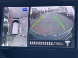車を真上から見ているように、周囲の状況を把握しながら安心して駐車が行えるアラウンドビューモニター!