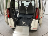 後席を倒して車いすが入いるスペースです。