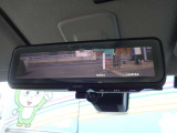 スマートルームミラー画像になります。リアシートに人が乗ってる時やトランクに荷物がたくさん積んでルームミラーが使えないときに便利なオプションです!