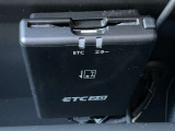 ここに ETC2.0付いております。高速道路の料金所もスイスイ♪ ETCカードの申し込みは日産カードがおすすめ!!!「安心」「おトク」「便利」で皆さまのカーライフをサポートする特典満載のカードです。