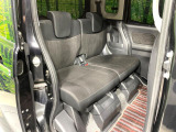 後部座席も気になるようなキズ・汚れやへたり等、大きなダメージはなく、良好な状態です。