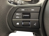 ステアリングリモコンは、運転中でも簡単に音量調整やチャンネル変更もできます!わき見運転防止にもつながるので安心です♪