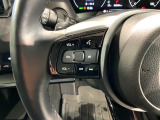 ステアリングにオーディオ操作スイッチが付いています。オーディオ画面に直接タッチしなくても操作が出来ますので、運転に集中できます。