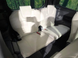 3列目シートはもちろん状態良好☆大人でもゆったりと座って頂けますので、大人数でのお出かけもラクラクです♪ご家族で、気の知れた仲間で、ドライブに行くのが楽しみですね♪