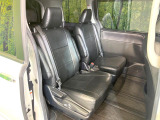 後部座席も気になるようなキズ・汚れやへたり等、大きなダメージはなく、良好な状態です。