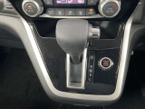 ダッシュにシフトレバーが配置され足元が広く使いやすいです。