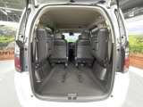後席を格納すると、これだけの広さが!シーンに合わせたシートアレンジで、大きな荷物も積むことが出来ます♪