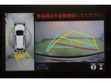 ハンドル操作に連動してガイドラインが変化するバックカメラ搭載です。クルマは構造上たくさんの死角がありますので、とても便利な機能ですね。あくまで補助の為の装備ですのでバックは目視での確認が大事ですよ!