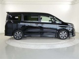 両側パワースライドドア付きだから、狭い駐車スペースなどでの 乗り降りラクラク!小さなお子さまのいるご家庭には嬉しい装備。