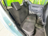 後部座席も気になるようなキズ・汚れやへたり等、大きなダメージはなく、良好な状態です。
