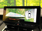 【パノラミックビューモニター】専用のカメラにより、上から見下ろしたような視点で360度クルマの周囲を確認することができます☆死角部分も確認しやすく、狭い場所での切り返しや駐車もスムーズに行えます。