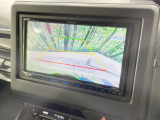 【バックカメラ】駐車時に後方がリアルタイム映像で確認できます。大型商業施設や立体駐車場での駐車時や、夜間のバック時に大活躍!運転スキルに関わらず、今や必須となった装備のひとつです!