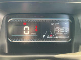 ランプ色で運転状態を表示しエコドライブをサポートするメーター!発電状況バッテリー残量なども一目瞭然!走行距離が少ないのも良いですね!