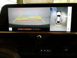 車両全体を上から表示し車両周囲を確認する事が出来るので、狭い駐車場等で重宝する装備です もちろんバックモニターとしての機能もございます
