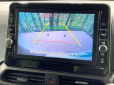 【バックカメラ】駐車時に後方がリアルタイム映像で確認できます。大型商業施設や立体駐車場での駐車時や、夜間のバック時に大活躍!運転スキルに関わらず、今や必須となった装備のひとつです!