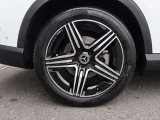 納車前整備は、メルセデスベンツ国際認定メカニックによる最新の検査ライン等の施設が充実した当社工場で入念に行います。