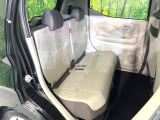 後部座席も気になるようなキズ・汚れやへたり等、大きなダメージはなく、良好な状態です。