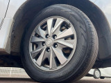 【純正15インチアルミホイール】外観にマッチした純正アルミホイールを装着しております。各種社外アルミホイールや、スタッドレスタイヤも取扱いしております。是非ご相談ください♪