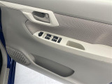 【パワーウインドウ】運転席のスイッチで、各席の窓ガラスの開閉ができます!あると便利ですよね!