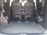 シートを倒すとより荷物を積むことが出来ます。