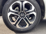 純正アルミホイールです。足元が引き立つので、車全体のイメージがアップしますよ!