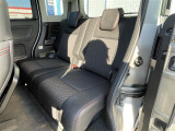 【 セカンドシート 】2列目も広々お乗りいただけます♪