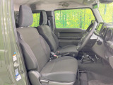 運転席シート廻りは使用感も少なく、良好な状態となっています。前オーナー様が丁寧に使っていたことがよくわかりますね。