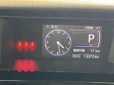とっても見やすいメーターです。夜間時はラグジュアリーな気分にさせてくれる照明が魅力ですので、夜のドライブも楽しみになりますよ♪