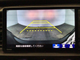 【バックカメラ】運転が苦手な方も車庫入れラクラクです!ギアをリバースに入れれば自動的に切り換わりますので、面倒な操作は不要です♪狭い駐車場もお車を傷つけず安心ですね!