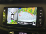 【アラウンドビューモニター】専用のカメラにより、上から見下ろしたような視点で360度クルマの周囲を確認することができます☆死角部分も確認しやすく、狭い場所での切り返しや駐車もスムーズに行えます。