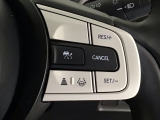 【アダプティブ・クルーズ・コントロール】予め設定した車速内でクルマが自動的に加減速。 前走車との適切な車間距離を維持しながら追従走行し、高速道路でのドライバーの疲労を軽減してくれる嬉しい機能付♪