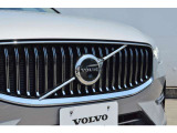 フロントカメラはデザインも重視しVOLVOのロゴマークに内蔵されています