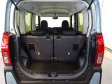 バックドアを開けると荷物スペースです!