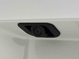 ナビゲーション等を装着した場合にバックするとき後方の安全確認ができるバックカメラが付いてます