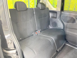 後部座席も気になるようなキズ・汚れやへたり等、大きなダメージはなく、良好な状態です。
