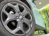 【グレード専用純正15インチアルミホイール】デザイン性の高い純正アルミホイールを装着しております。各種社外アルミホイールや、スタッドレスタイヤも取扱いしております。是非ご相談ください♪