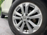 【純正17インチアルミホイール】外観にマッチした純正アルミホイールを装着しております。各種社外アルミホイールや、スタッドレスタイヤも取扱いしております。是非ご相談ください♪