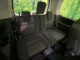 3列目シートはもちろん状態良好☆大人でもゆったりと座って頂けますので、大人数でのお出かけもラクラクです♪ご家族で、気の知れた仲間で、ドライブに行くのが楽しみですね♪