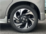 純正ホイールを装着しております。車両に関してのご質問は、スタッフまでお気軽にお問合せ下さい!TEL:0439-88-6662